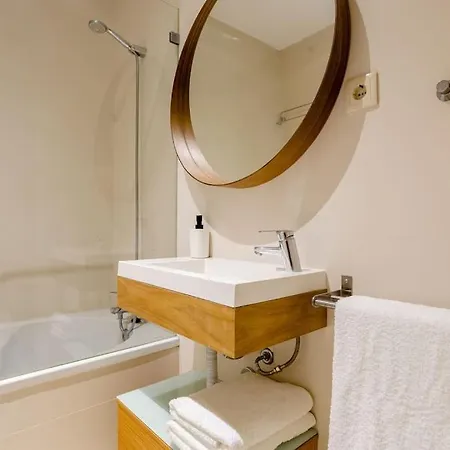 Sunny Priorado Vintage With Balcony Porto