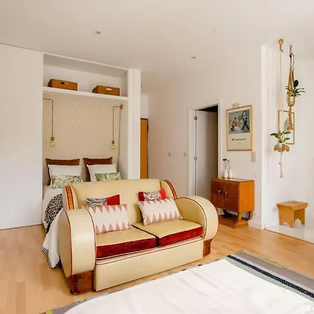 Sunny Priorado Vintage With Balcony Appartement *