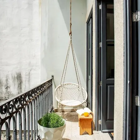 Sunny Priorado Vintage With Balcony Apartment