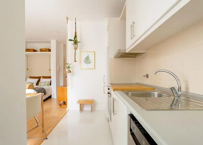 Lejlighed Sunny Priorado Vintage With Balcony Porto