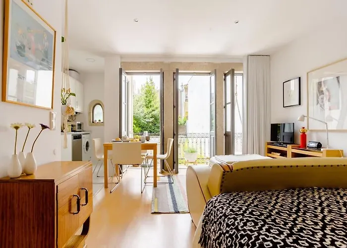 아파트 Sunny Priorado Vintage With Balcony 포르투